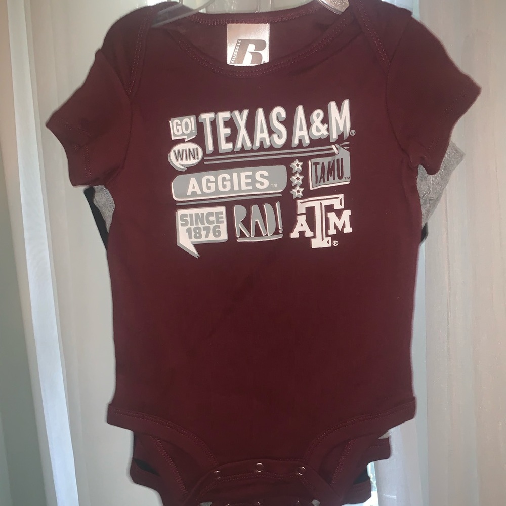 3 Texas A&M onesies👍🏽.
